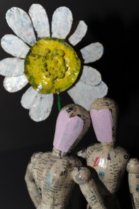 Paar mit Blume nah